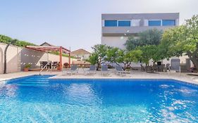 Apartments Villa Odesa With Shared Pool