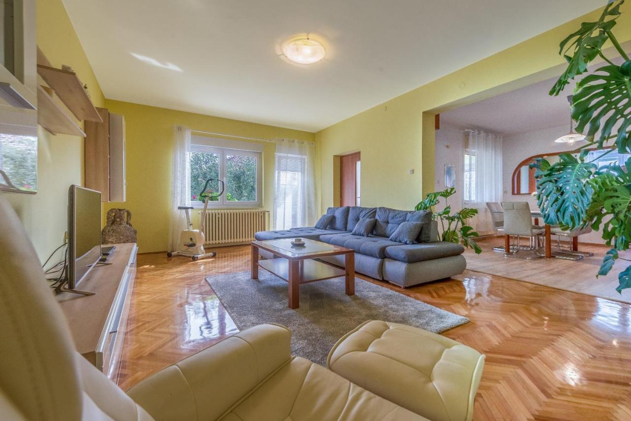 Apartments Villa Odesa With Shared Pool Zadar Buitenkant foto