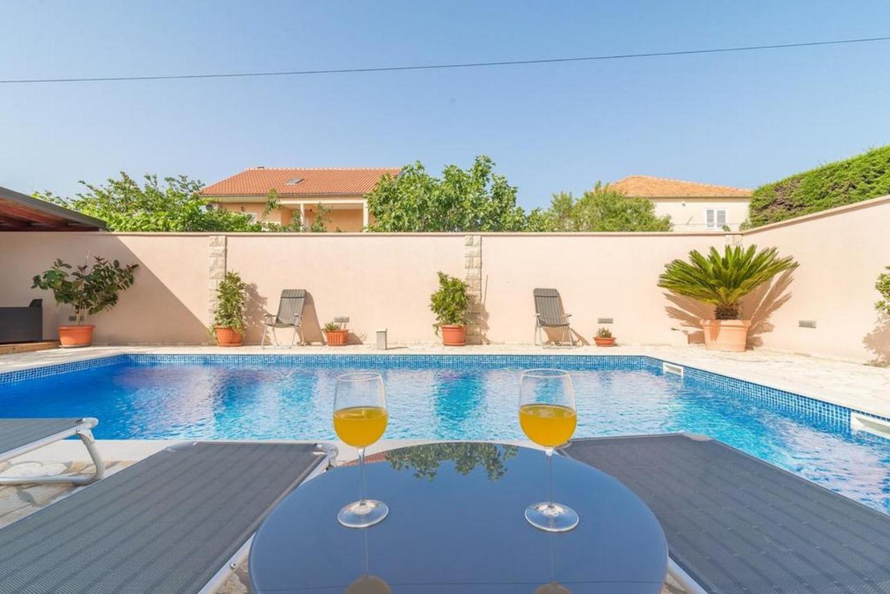 Apartments Villa Odesa With Shared Pool Zadar Buitenkant foto
