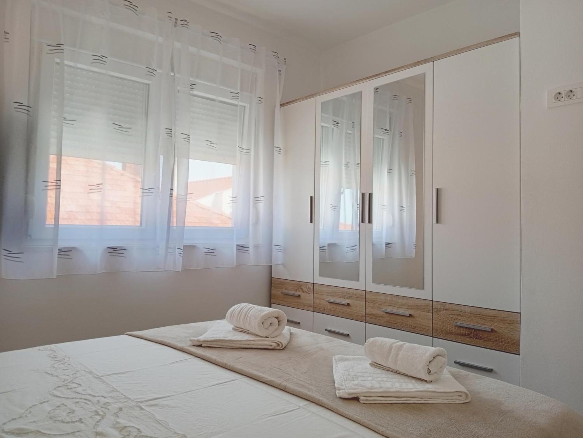 Apartments Villa Odesa With Shared Pool Zadar Buitenkant foto
